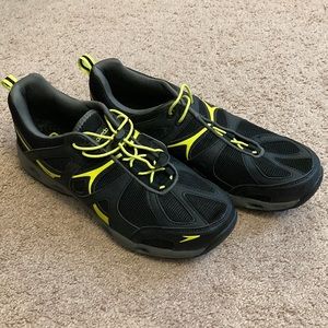 NEW black Speedo water shoes